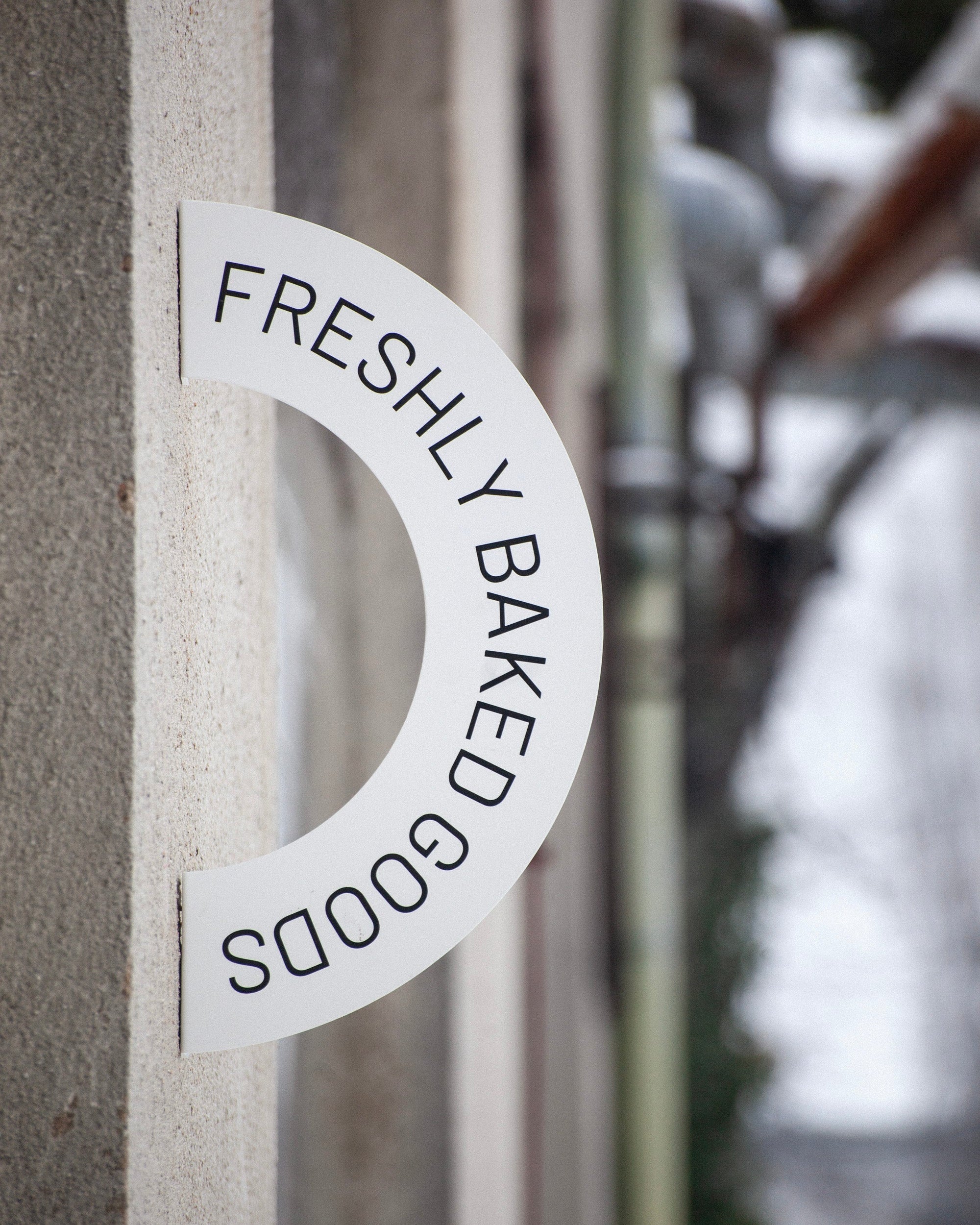 Halbmond Schild 295×600 mm