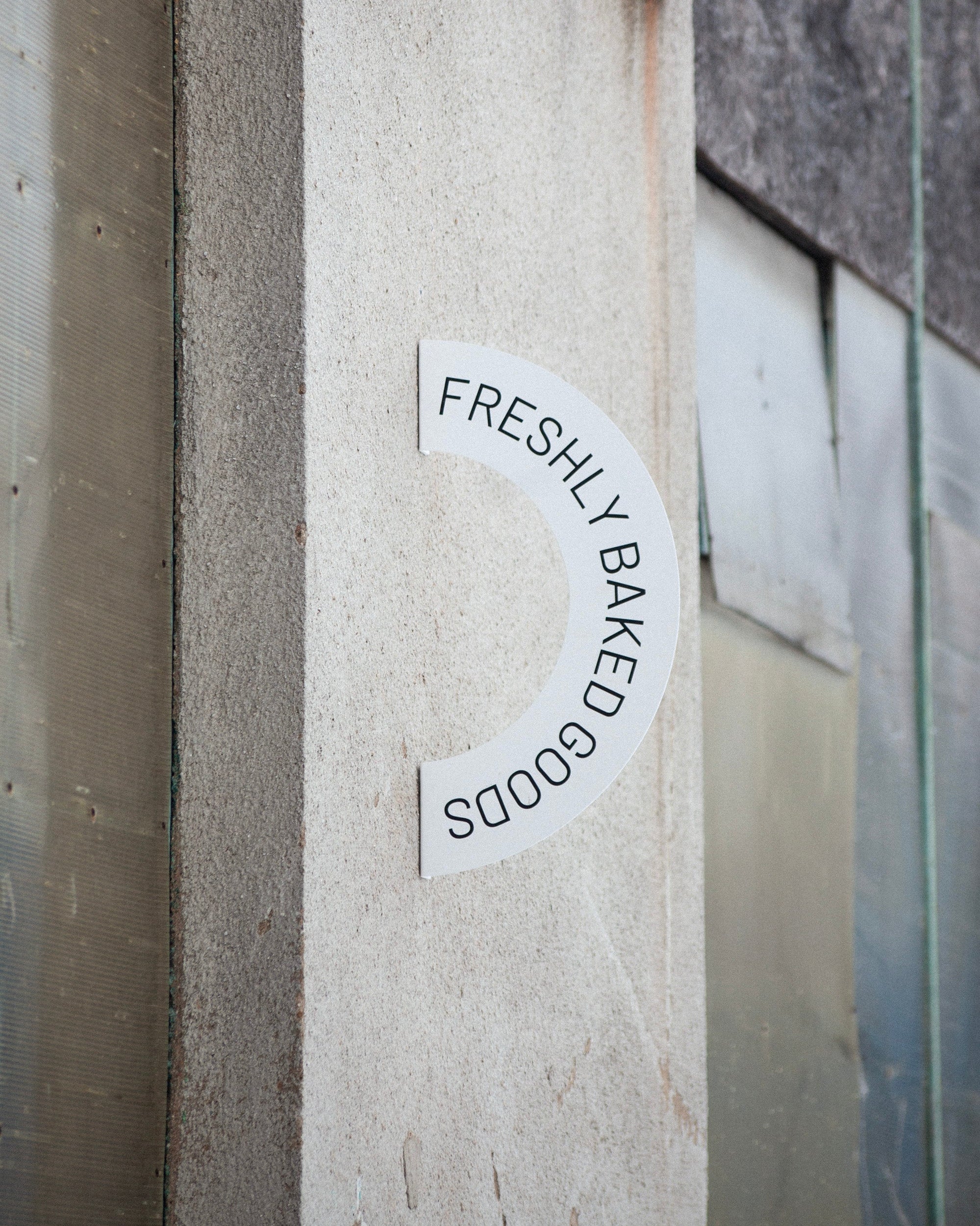 Halbmond Schild 295×600 mm